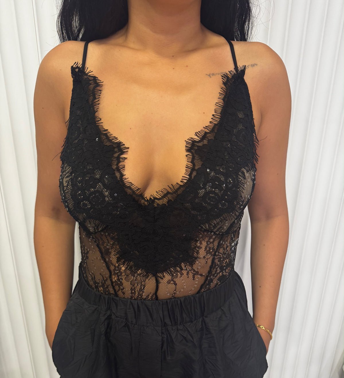 Dantel Sırtı Çapraz Askılı Bodysuit - Siyah