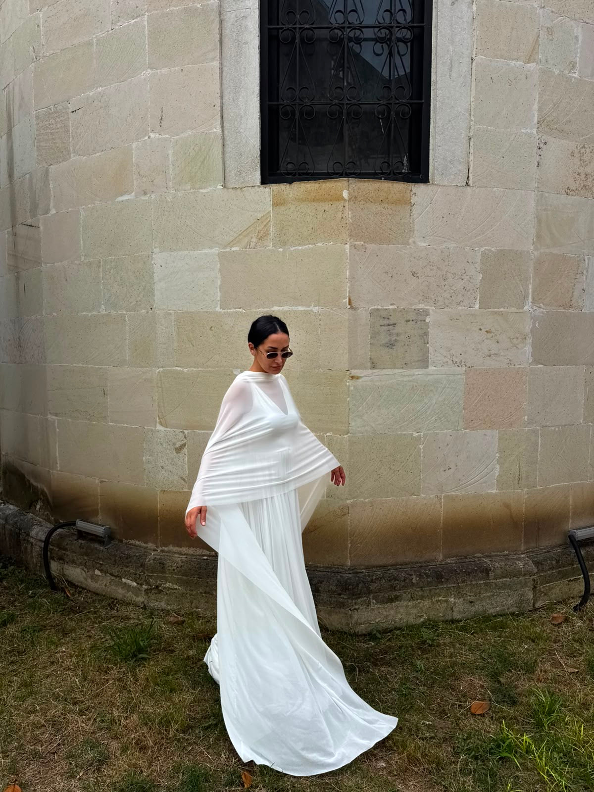 Beyaz Marika Elbise