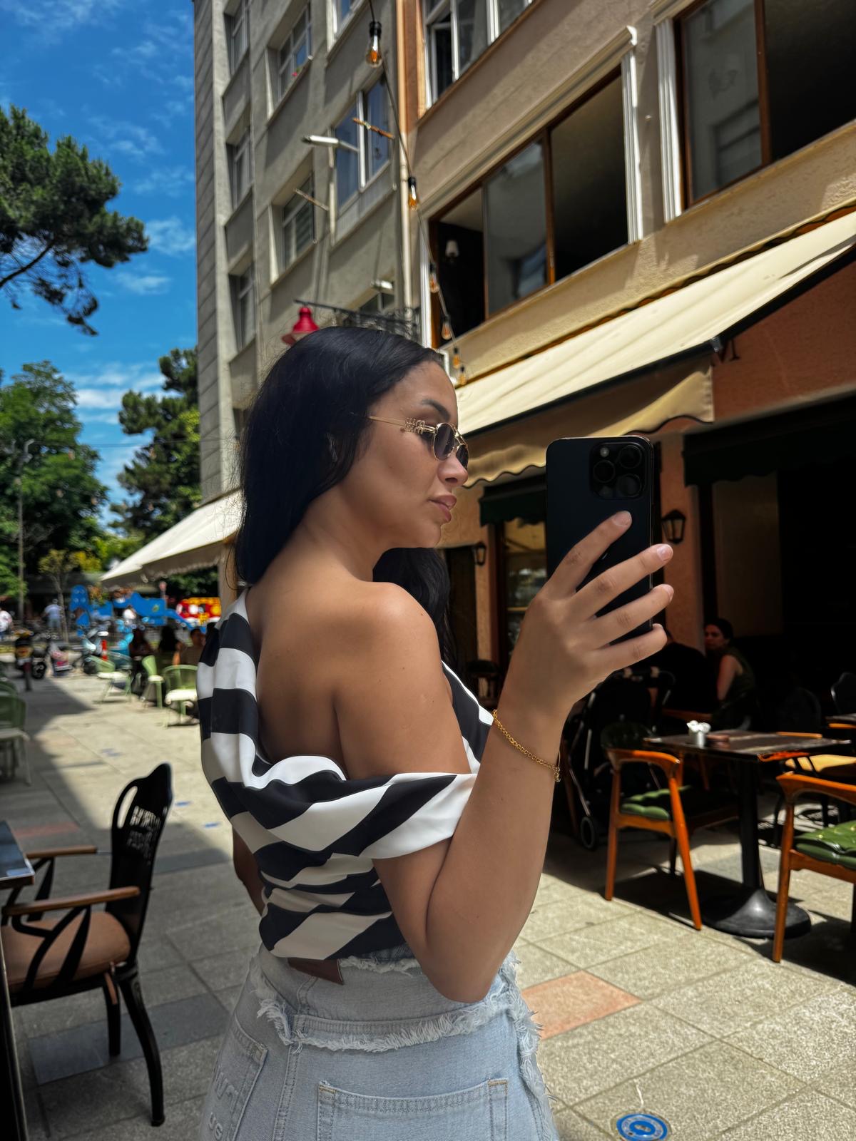Beyaz Çizgili Bluz Siyah