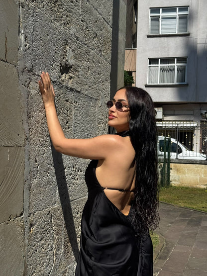 Siyah Sırt Dekolteli Tasarım Elbise